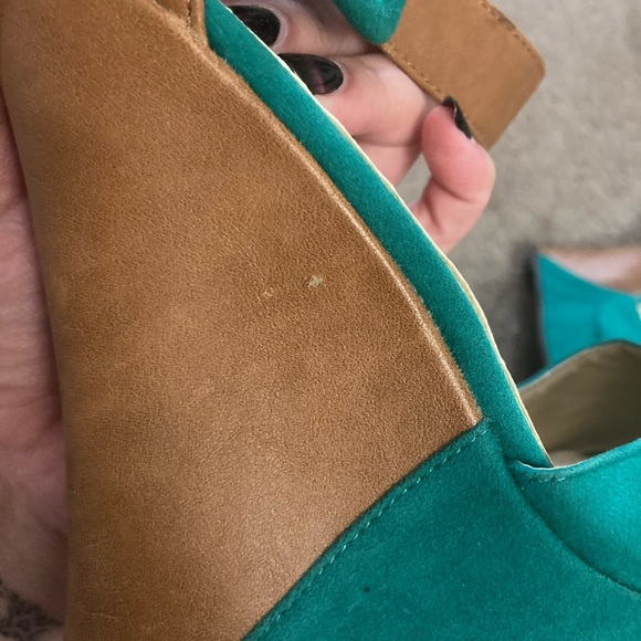 Charlotte Russe green suede/brown pleather wedges - Picture 4 of 9